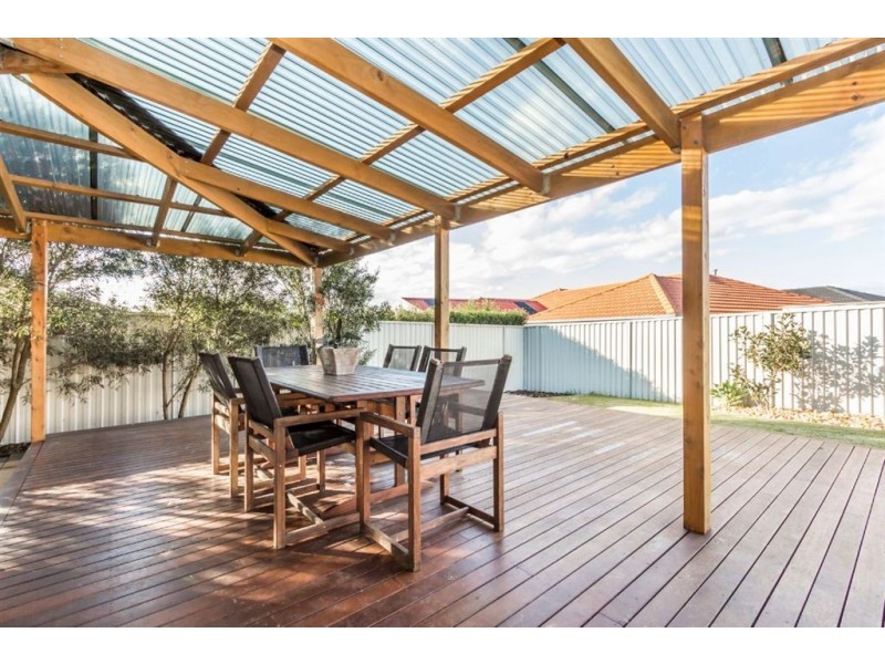 16 Gatehouse Parade, Cranbourne East VIC 3977