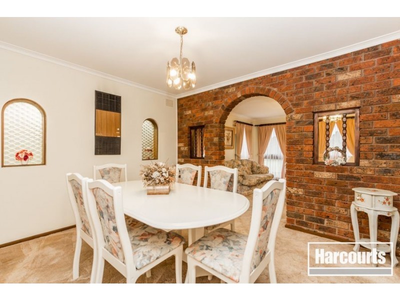 5 Roslyn Road, Cranbourne South VIC 3977