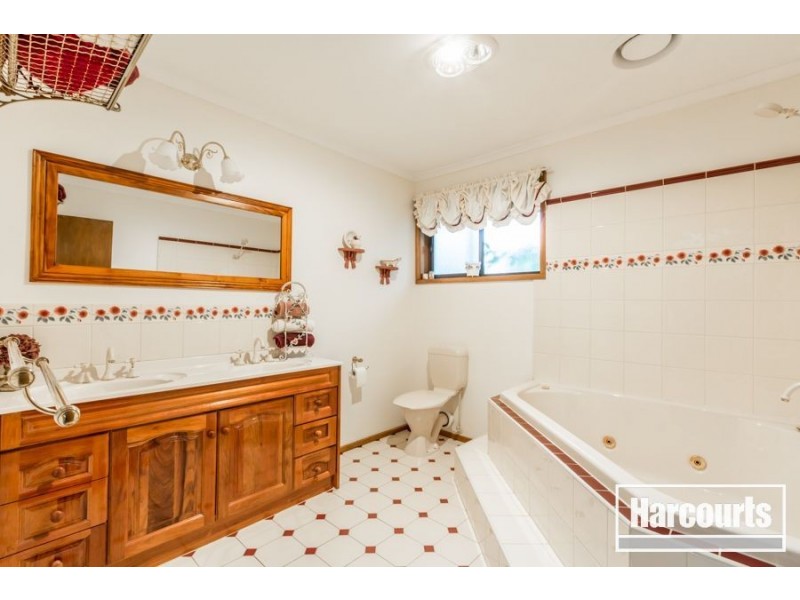 5 Roslyn Road, Cranbourne South VIC 3977