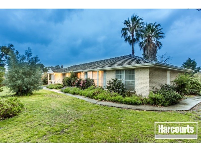 5 Roslyn Road, Cranbourne South VIC 3977