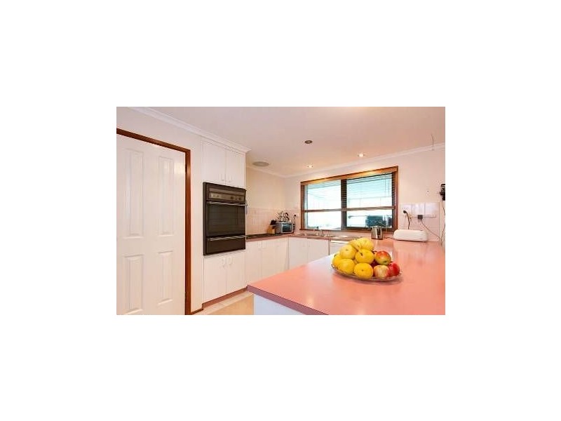 8 Sapphire Drive, Hampton Park VIC 3976