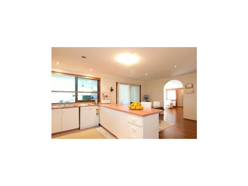 8 Sapphire Drive, Hampton Park VIC 3976