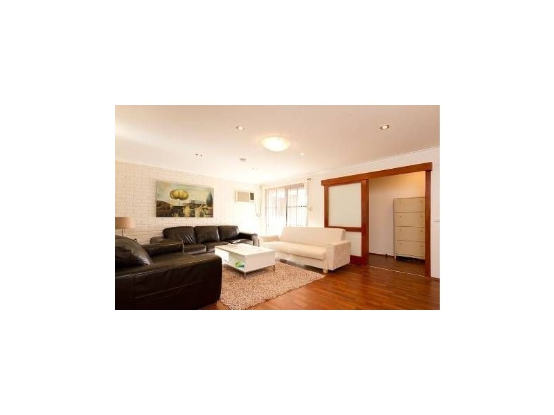 8 Sapphire Drive, Hampton Park VIC 3976