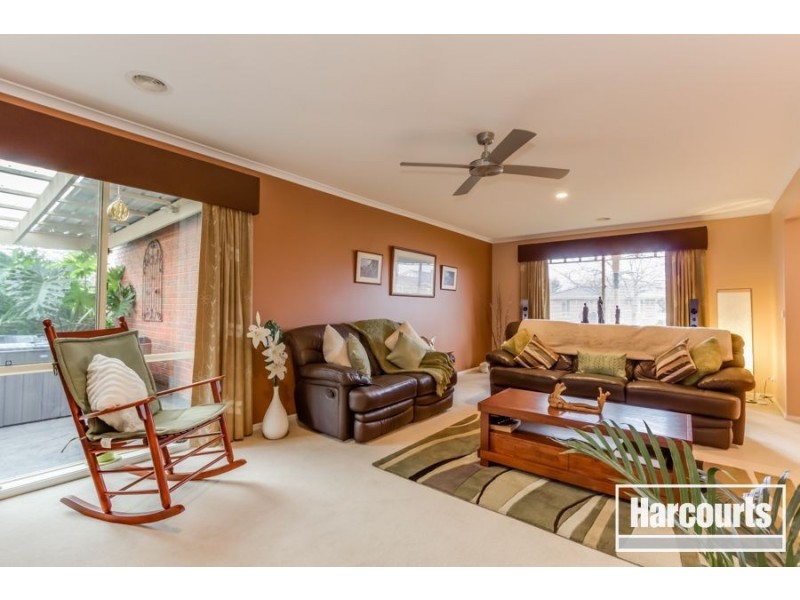 23 Hunt Club Blvd, Cranbourne East VIC 3977