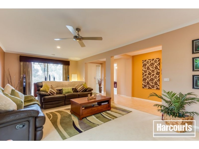 23 Hunt Club Blvd, Cranbourne East VIC 3977