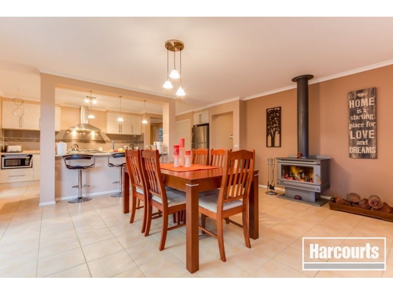 23 Hunt Club Blvd, Cranbourne East VIC 3977