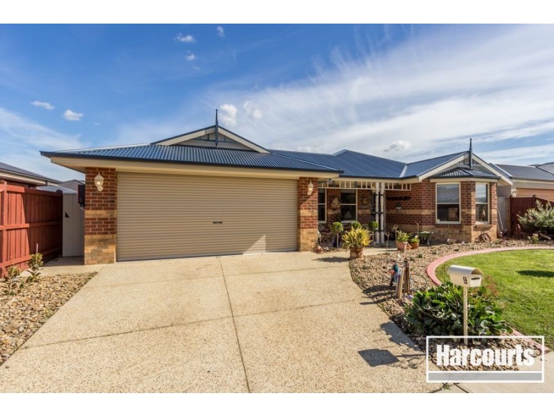 9 Peisley Crescent, Cranbourne East VIC 3977