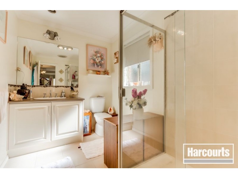 9 Peisley Crescent, Cranbourne East VIC 3977