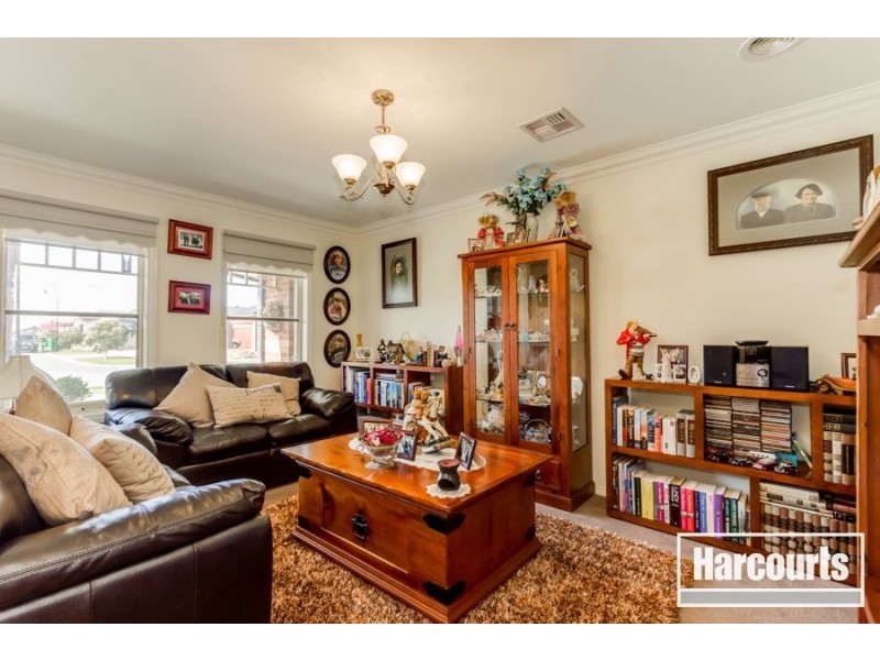 9 Peisley Crescent, Cranbourne East VIC 3977