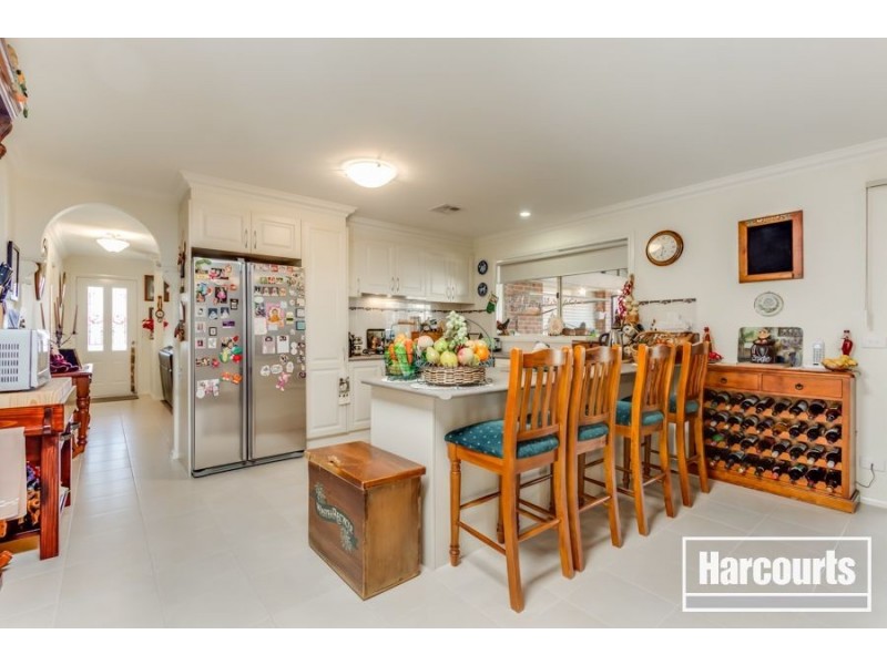 9 Peisley Crescent, Cranbourne East VIC 3977