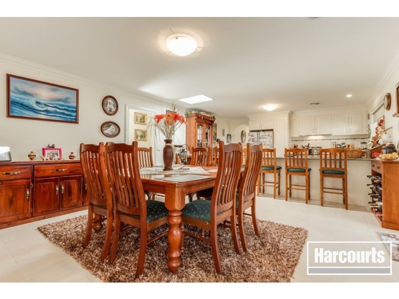 9 Peisley Crescent, Cranbourne East VIC 3977