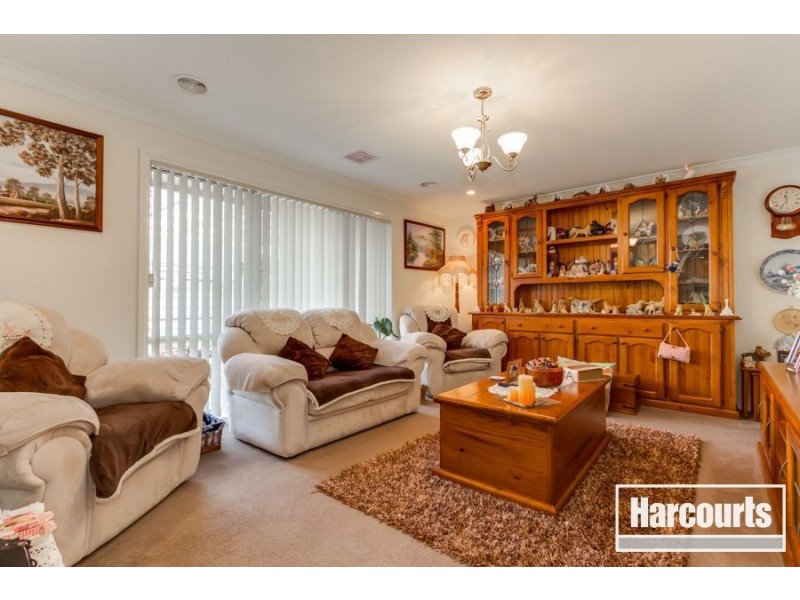 9 Peisley Crescent, Cranbourne East VIC 3977