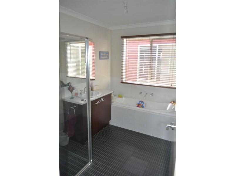 1 Calais circuit, Cranbourne West VIC 3977