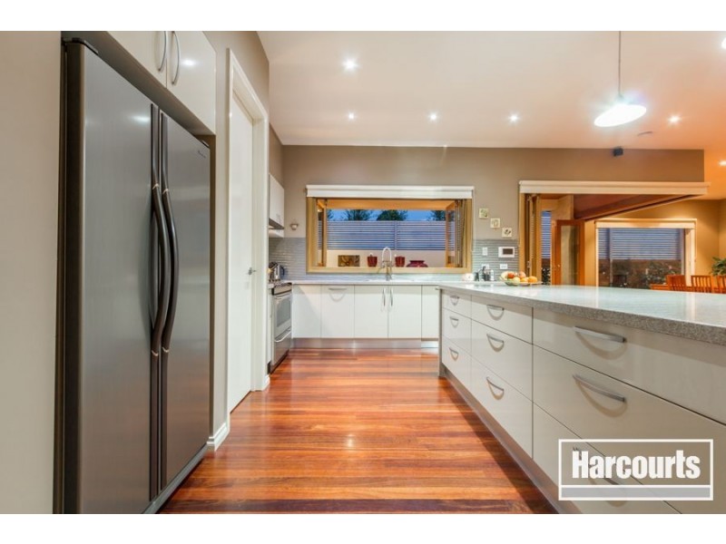 39 Bushlark Court, Berwick VIC 3806