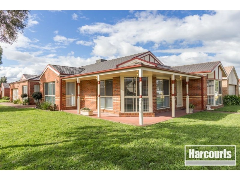 24 Hunt Club Boulevard, Cranbourne East VIC 3977