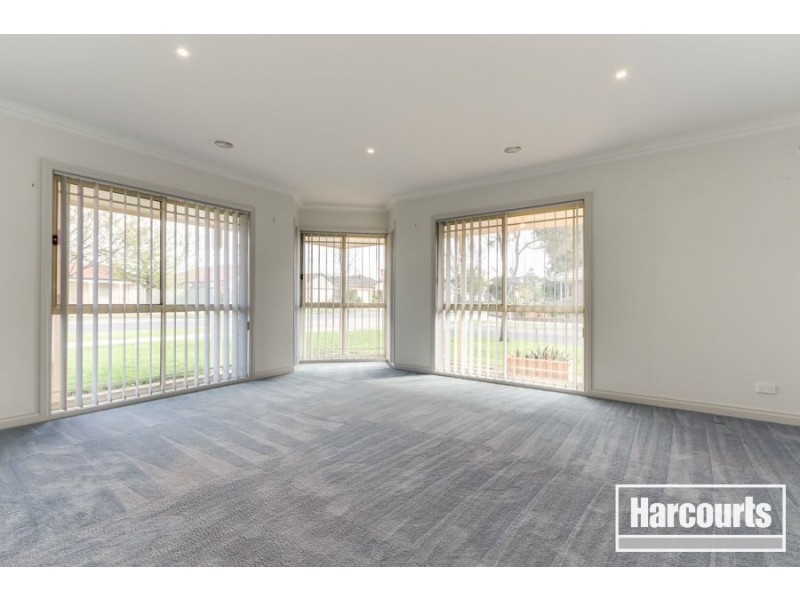 24 Hunt Club Boulevard, Cranbourne East VIC 3977