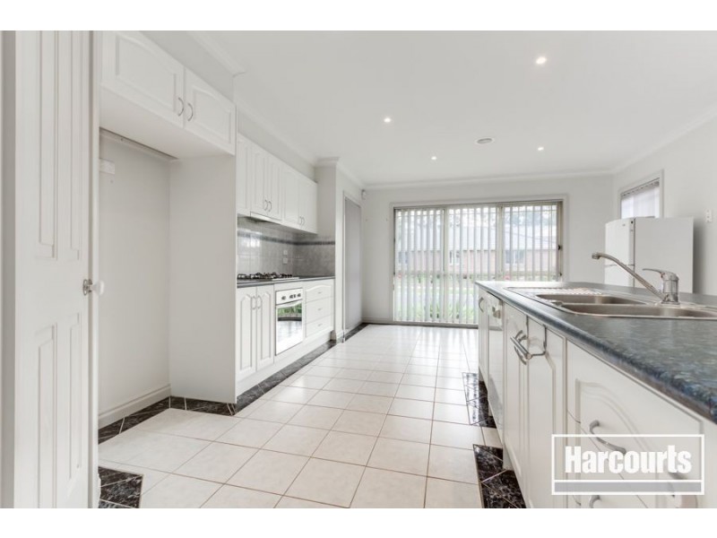 24 Hunt Club Boulevard, Cranbourne East VIC 3977