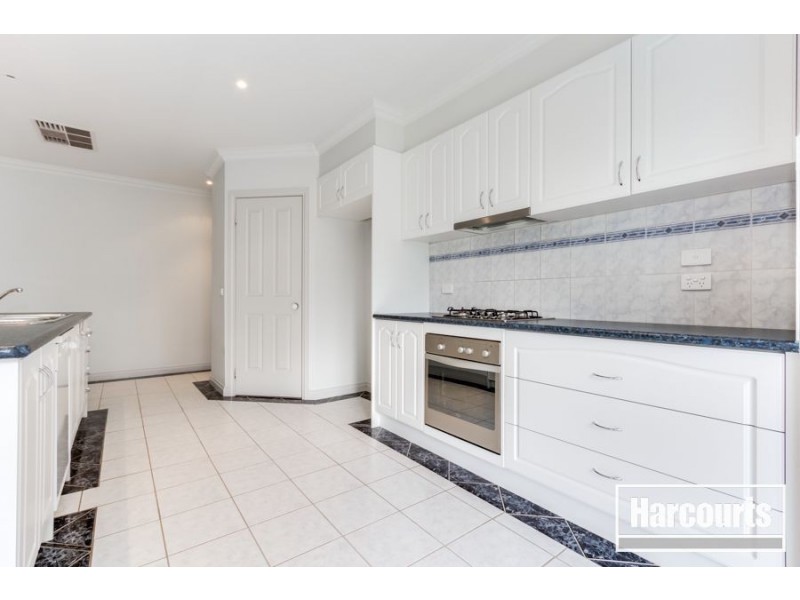 24 Hunt Club Boulevard, Cranbourne East VIC 3977