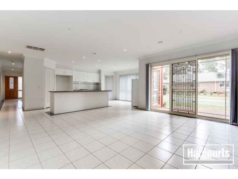 24 Hunt Club Boulevard, Cranbourne East VIC 3977