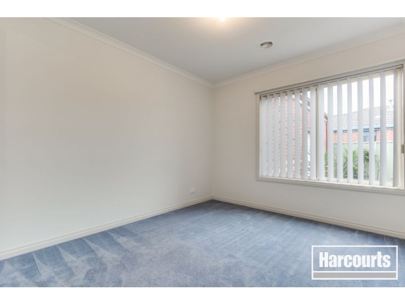 24 Hunt Club Boulevard, Cranbourne East VIC 3977