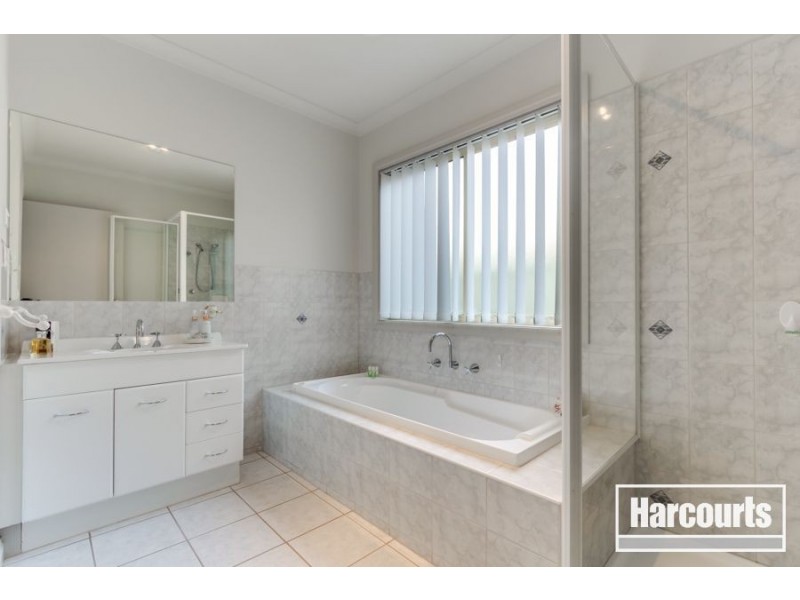 24 Hunt Club Boulevard, Cranbourne East VIC 3977