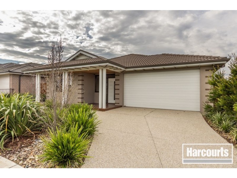 32 Mountainview Boulevard, Cranbourne VIC 3977