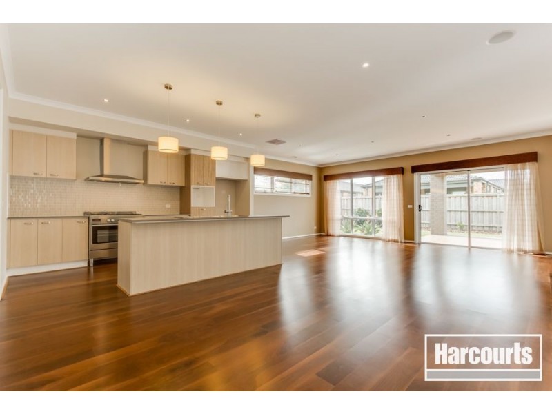 32 Mountainview Boulevard, Cranbourne VIC 3977