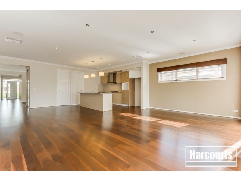 32 Mountainview Boulevard, Cranbourne VIC 3977