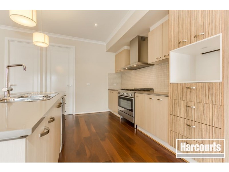 32 Mountainview Boulevard, Cranbourne VIC 3977