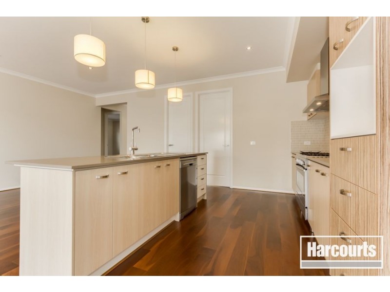 32 Mountainview Boulevard, Cranbourne VIC 3977