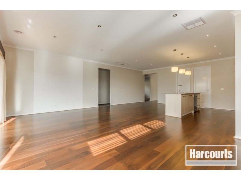 32 Mountainview Boulevard, Cranbourne VIC 3977