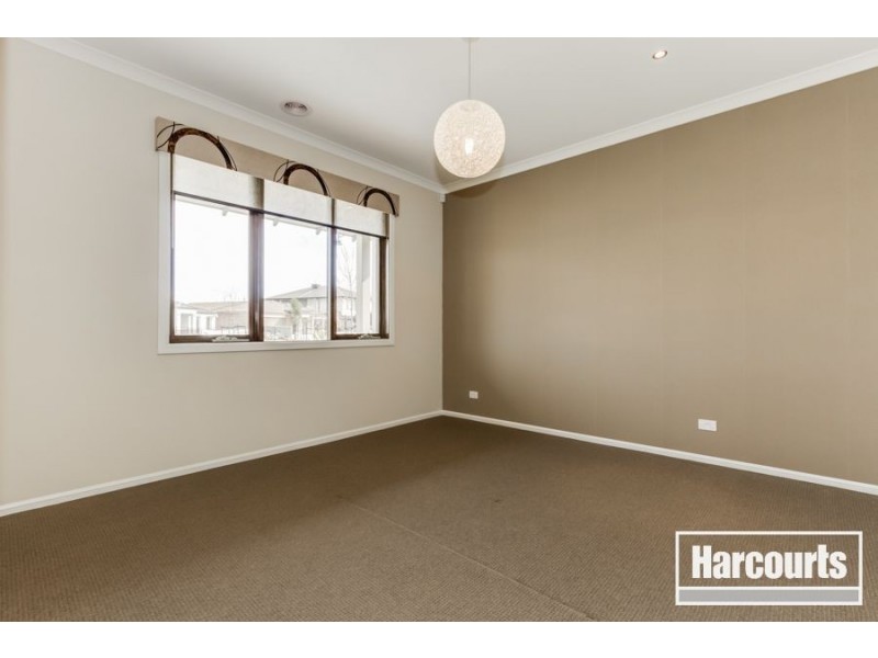 32 Mountainview Boulevard, Cranbourne VIC 3977