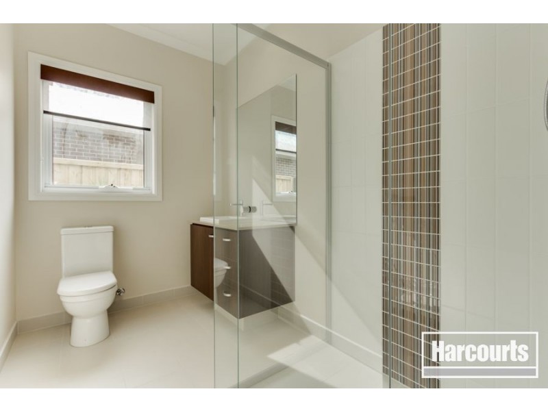 32 Mountainview Boulevard, Cranbourne VIC 3977