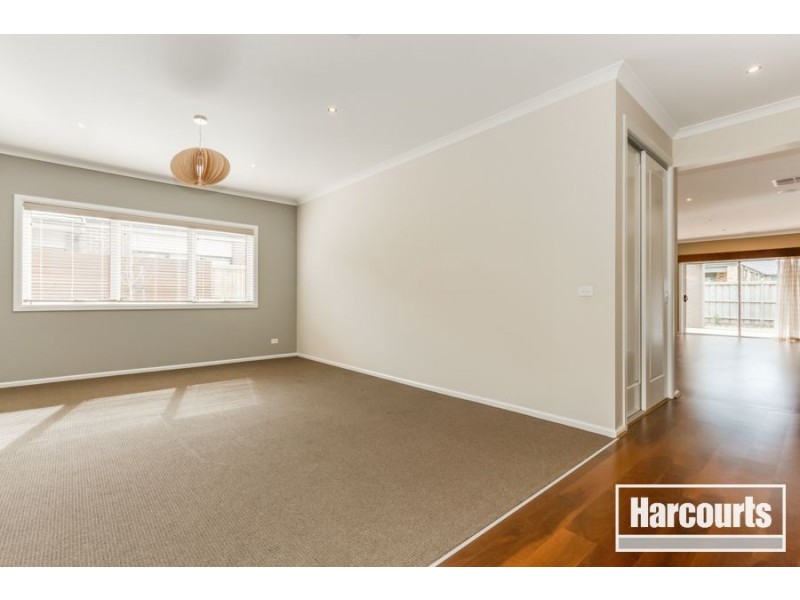 32 Mountainview Boulevard, Cranbourne VIC 3977