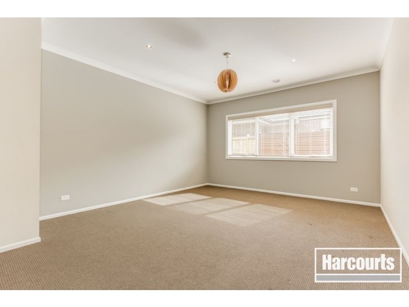 32 Mountainview Boulevard, Cranbourne VIC 3977