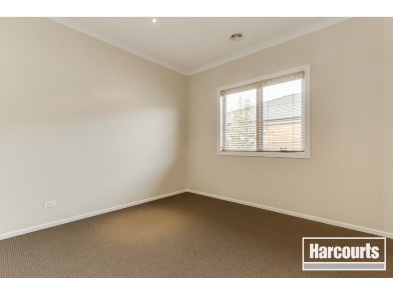 32 Mountainview Boulevard, Cranbourne VIC 3977