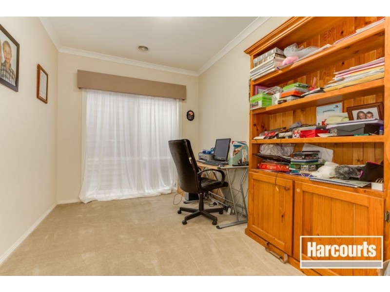 2 Woodhenge close, Cranbourne East VIC 3977