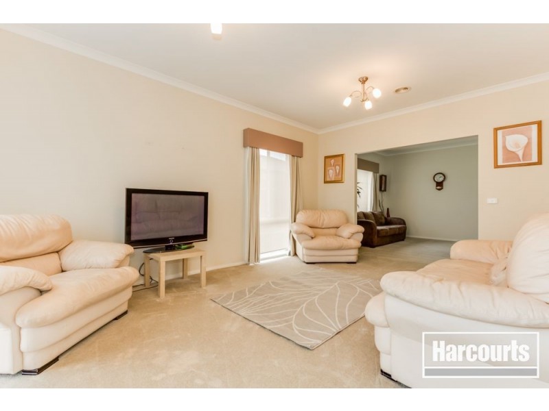 2 Woodhenge close, Cranbourne East VIC 3977