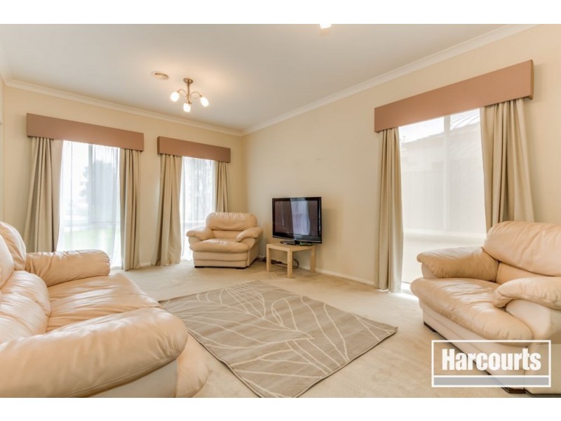 2 Woodhenge close, Cranbourne East VIC 3977