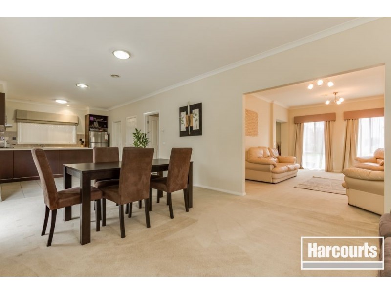 2 Woodhenge close, Cranbourne East VIC 3977