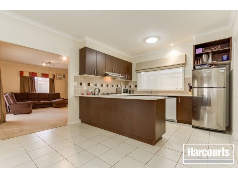 2 Woodhenge close, Cranbourne East VIC 3977