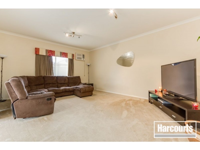 2 Woodhenge close, Cranbourne East VIC 3977
