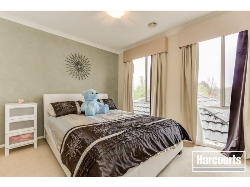 2 Woodhenge close, Cranbourne East VIC 3977