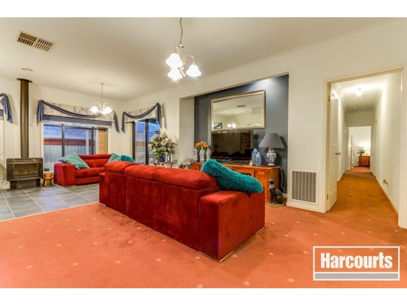 52 Hunt Club Boulevard, Cranbourne East VIC 3977