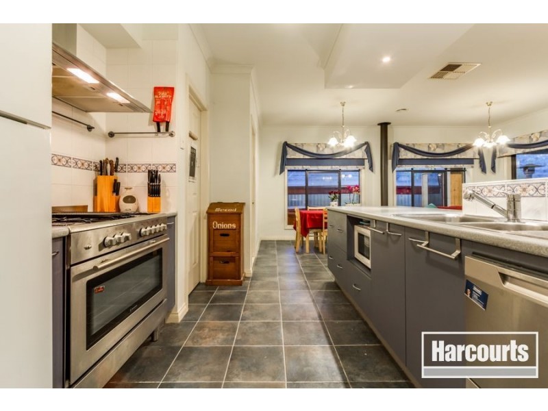 52 Hunt Club Boulevard, Cranbourne East VIC 3977