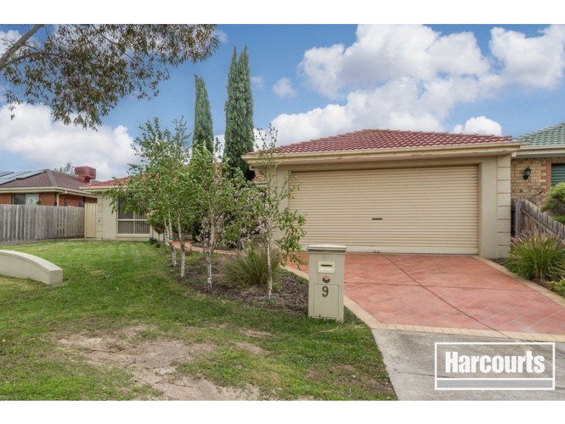 9 Strabane Way, Hampton Park VIC 3976