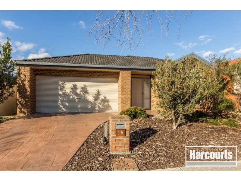 16 Gatehouse Parade, Cranbourne East VIC 3977
