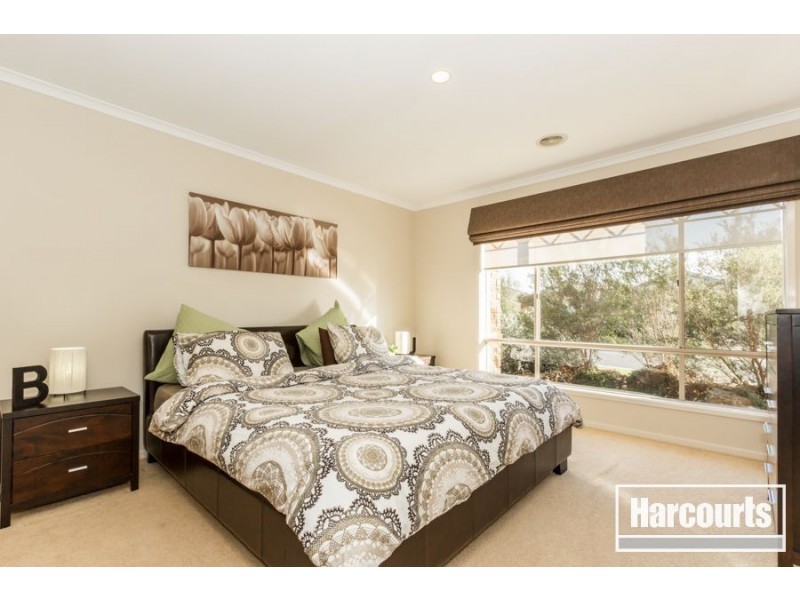 16 Gatehouse Parade, Cranbourne East VIC 3977