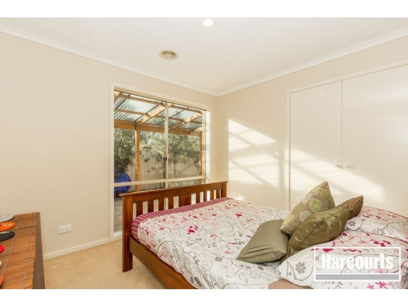 16 Gatehouse Parade, Cranbourne East VIC 3977