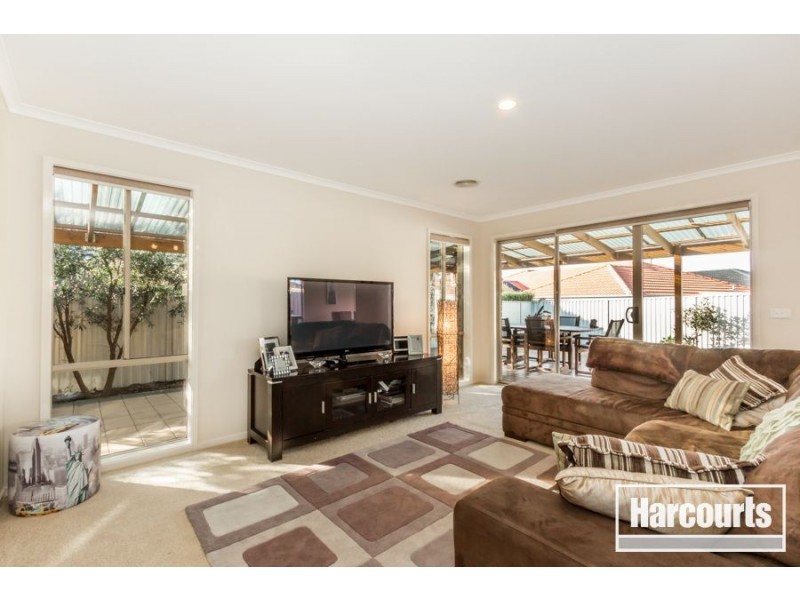 16 Gatehouse Parade, Cranbourne East VIC 3977